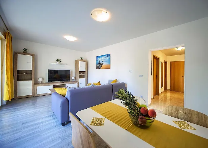 Aleksandra Apartment *