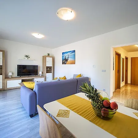 Aleksandra Apartment *